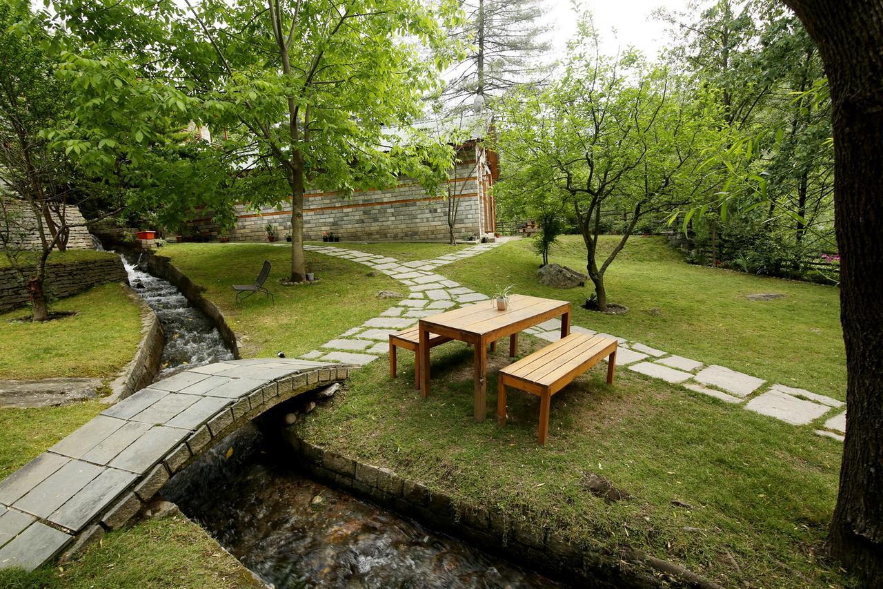 Zone Connect By The Park, Manali Hotel Bagian luar foto